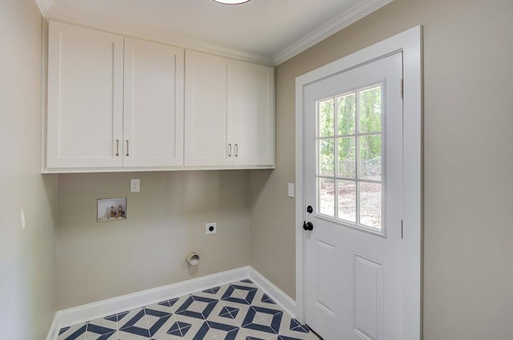 1093 Lakeshore Dr, Gainesville GA  30501-2716 exterior