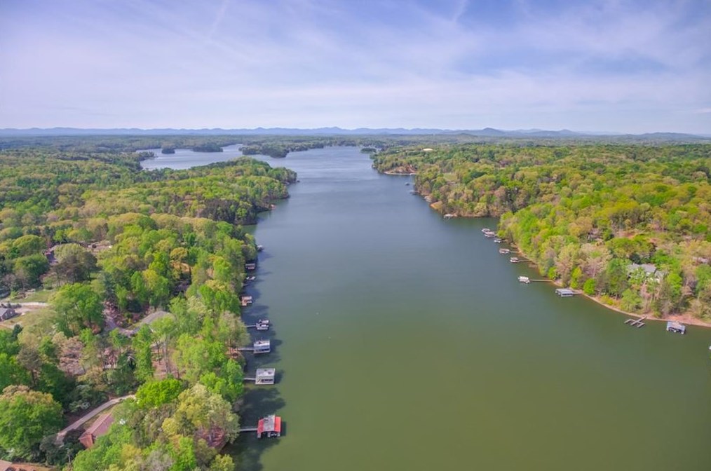 1093 Lakeshore Dr, Gainesville GA  30501-2716 exterior