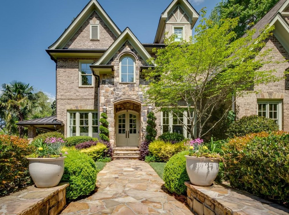 4186 Stratford Rd, Atlanta, GA 30342-3941
