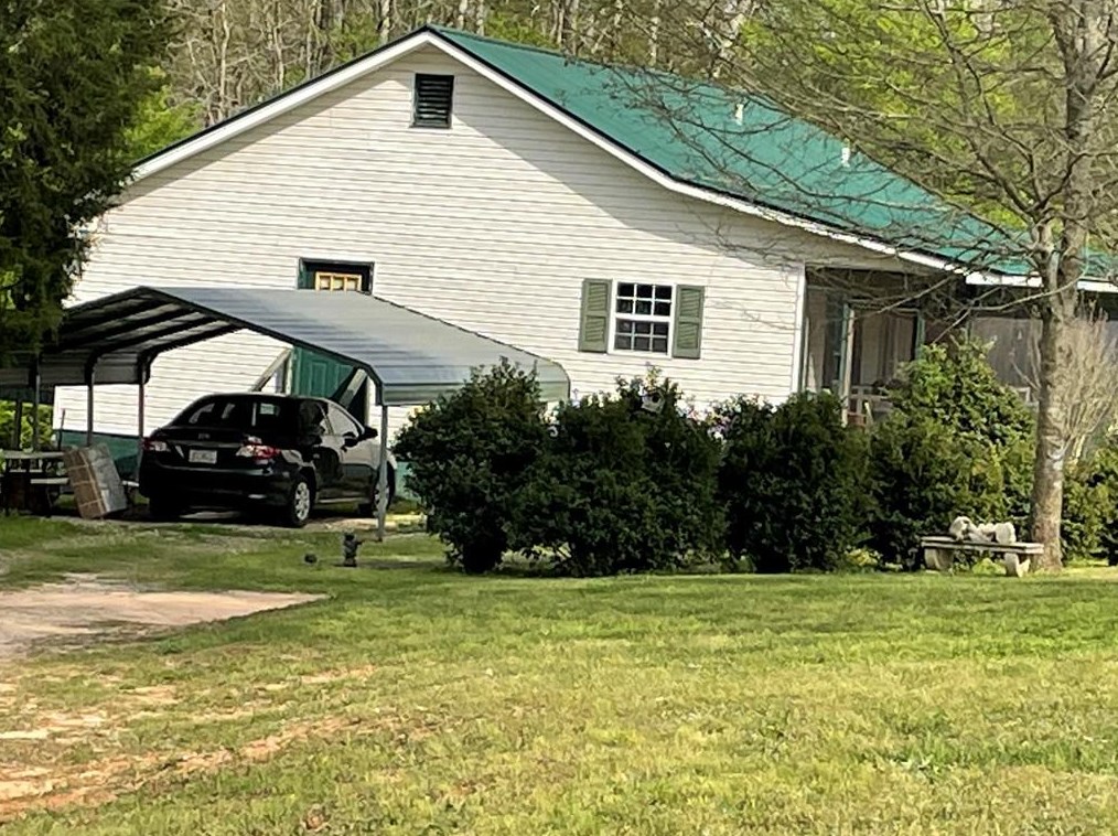 180 Country Walk, Cleveland, GA 30528