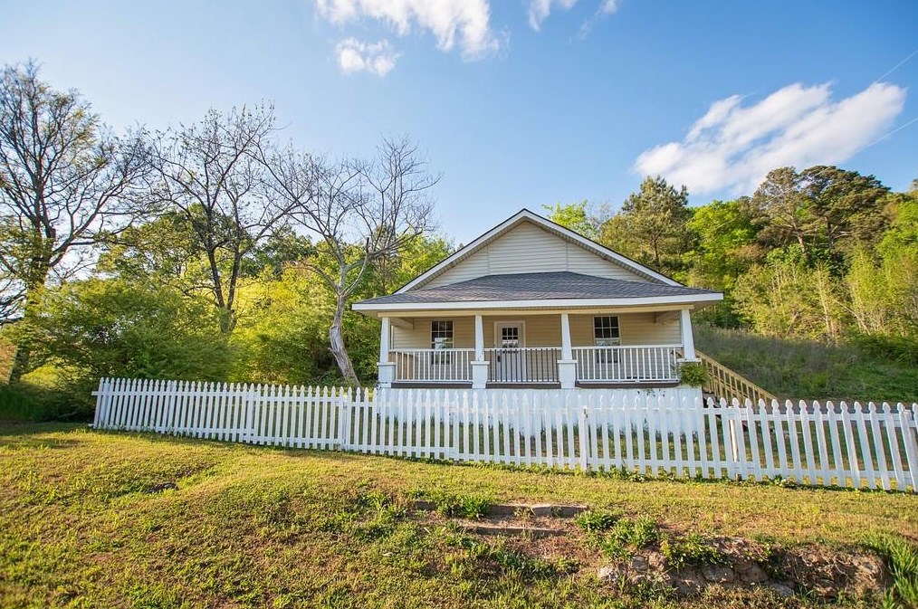 4952 Fairmount Hwy, Calhoun GA  30701-3713 exterior