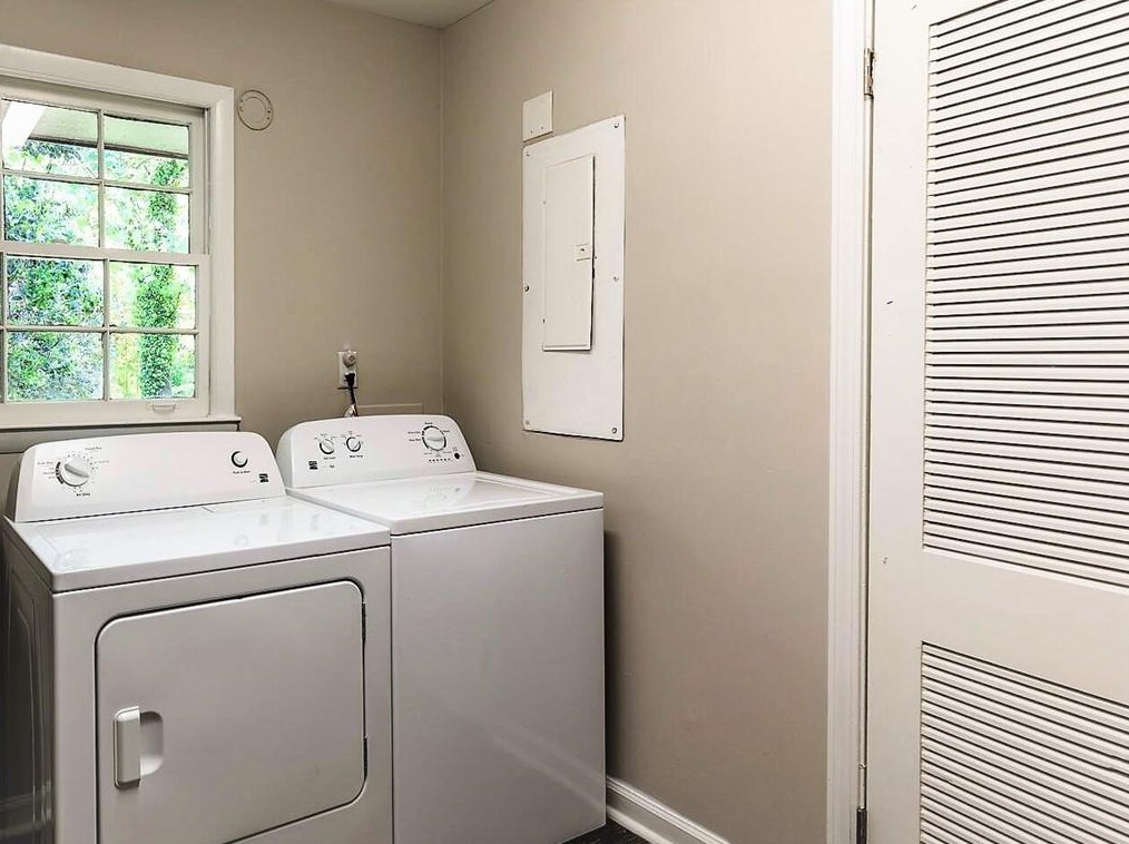 2865 Concord Dr, Decatur GA  30033-5010 exterior