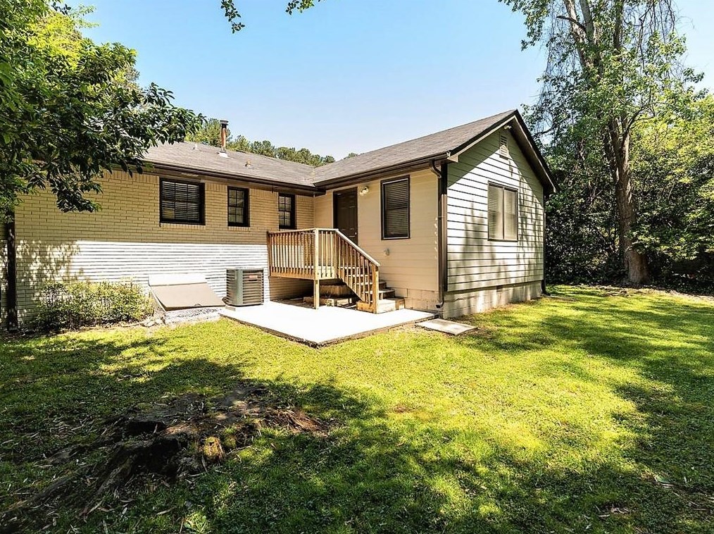 2865 Concord Dr, Decatur GA  30033-5010 exterior