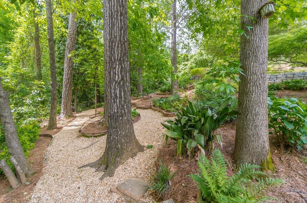 205 Worth Dr, Atlanta GA  30327-3443 exterior