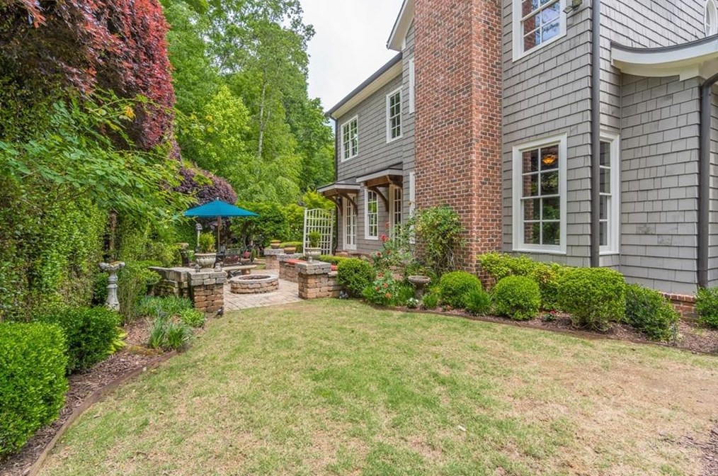 205 Worth Dr, Atlanta GA  30327-3443 exterior