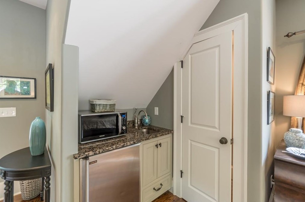 205 Worth Dr, Atlanta GA  30327-3443 exterior