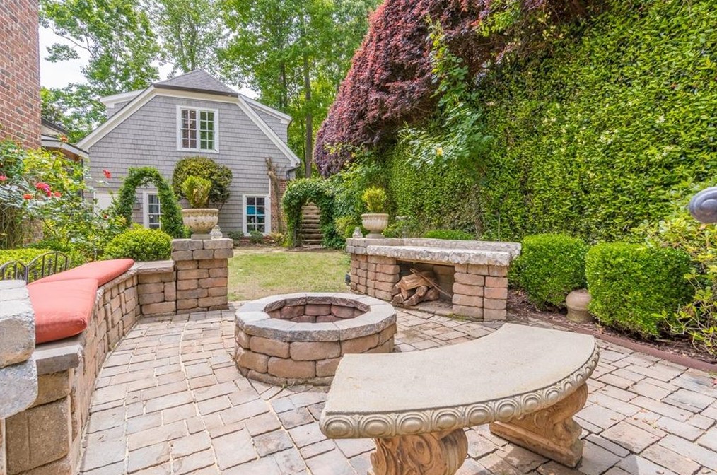 205 Worth Dr, Atlanta GA  30327-3443 exterior