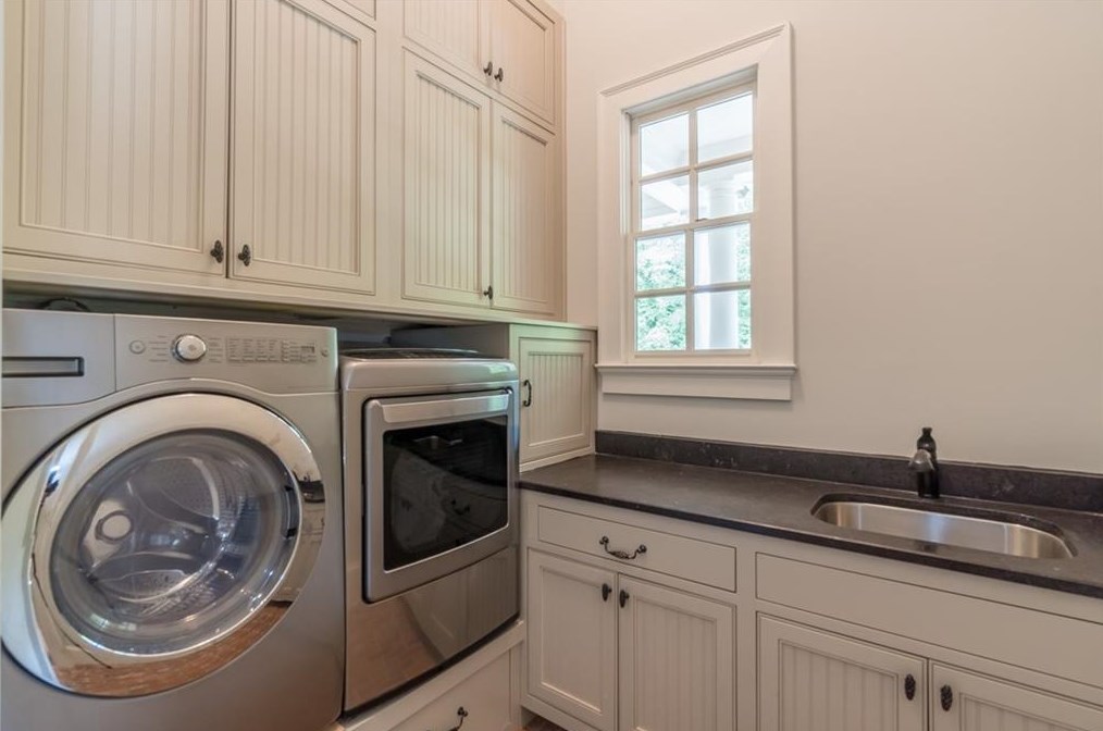 205 Worth Dr, Atlanta GA  30327-3443 exterior