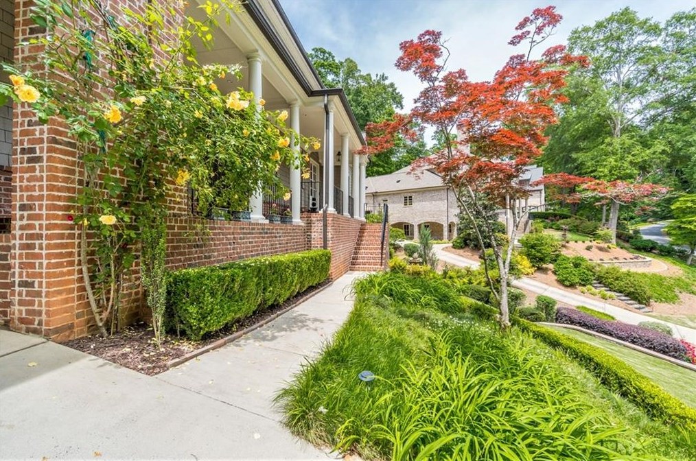 205 Worth Dr, Atlanta GA  30327-3443 exterior