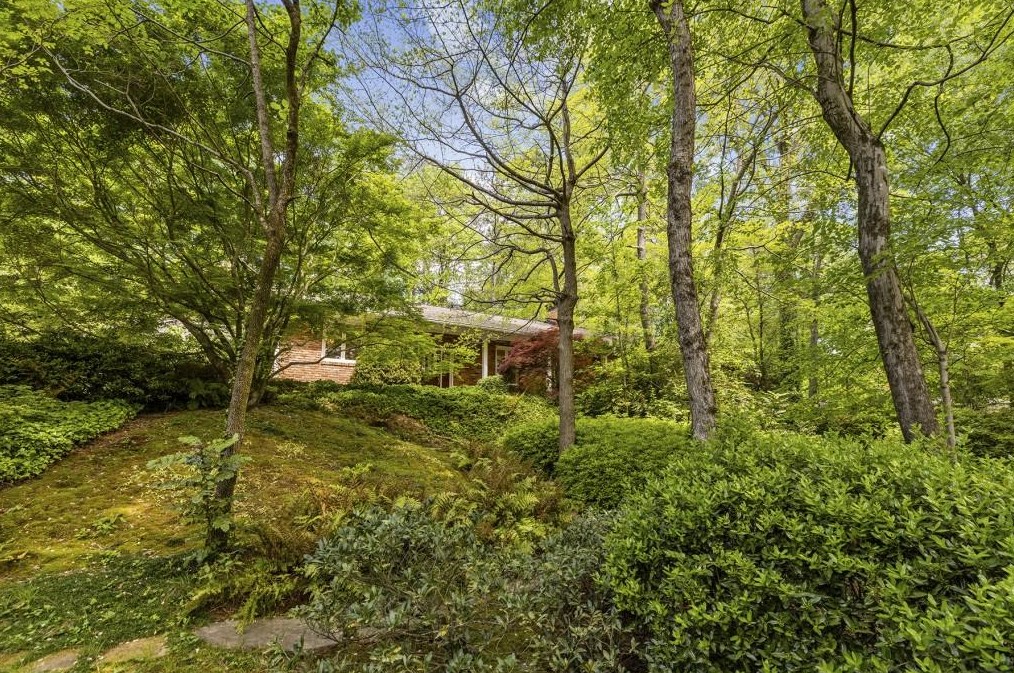 3249 Teton Dr, Atlanta, GA 30339-4341