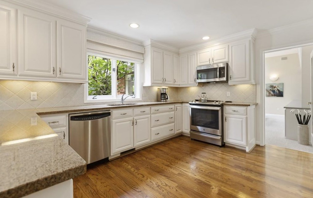 3249 Teton Dr, Atlanta GA 30339-4341 exterior