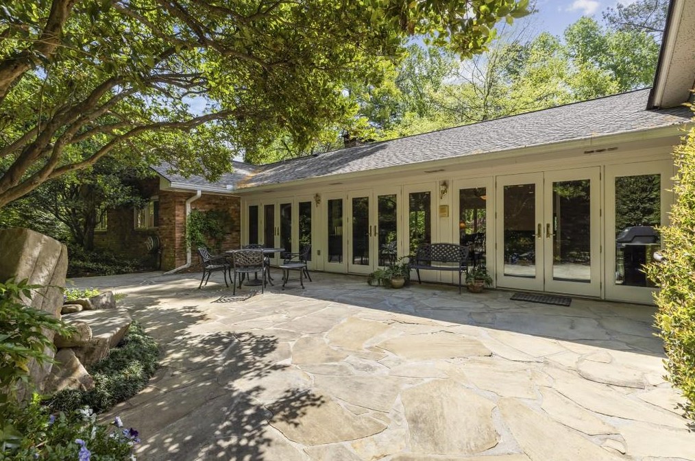 3249 Teton Dr, Atlanta GA 30339-4341 exterior