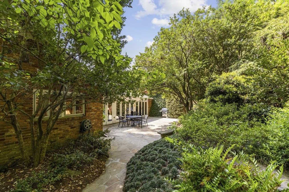 3249 Teton Dr, Atlanta GA 30339-4341 exterior