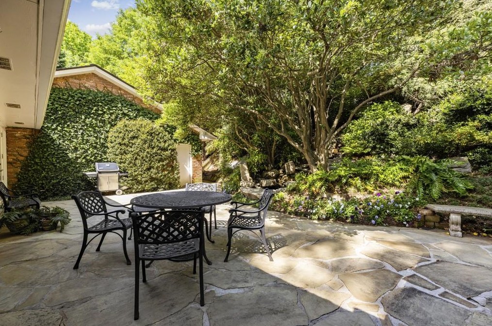 3249 Teton Dr, Atlanta GA 30339-4341 exterior