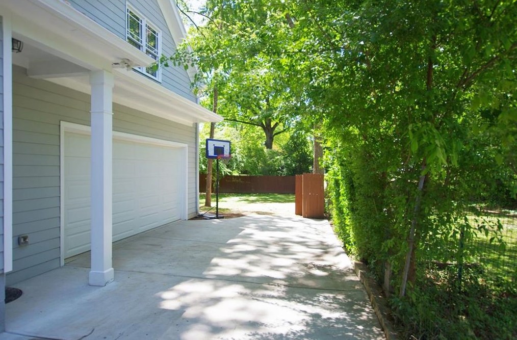 631 Lake Dr, Decatur GA  30030-3535 exterior