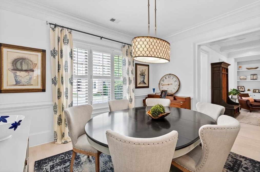 305 Valley Brook Way, Atlanta GA  30342-3378 exterior