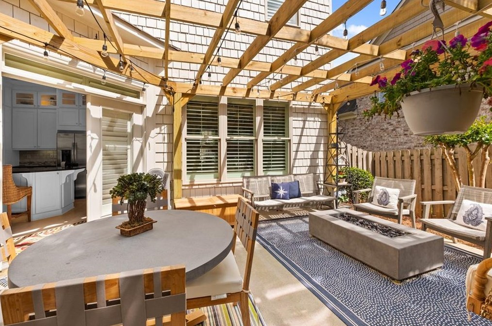 305 Valley Brook Way, Atlanta GA  30342-3378 exterior