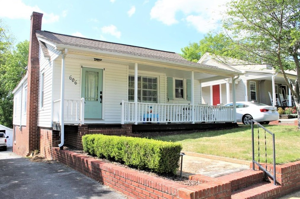 606 College St, Calhoun, GA 30701-1918
