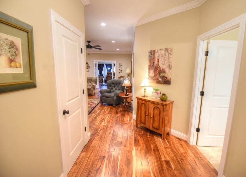 240 Regency Ln, Calhoun, GA 30701-3543