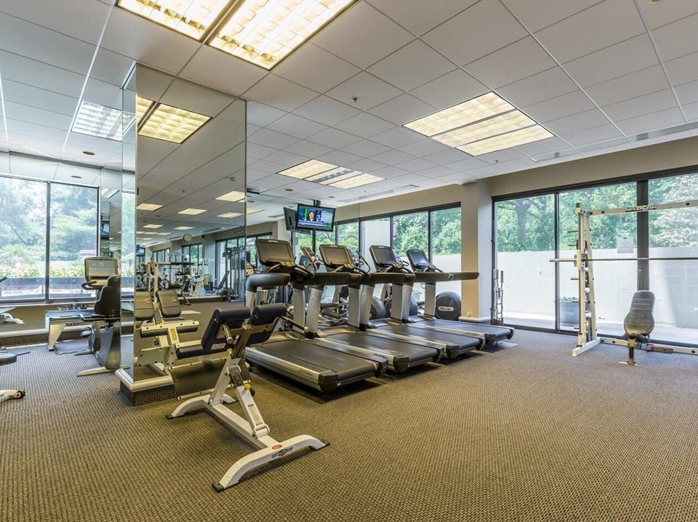 2660 Peachtree Rd, Atlanta GA  30305-3605 exterior