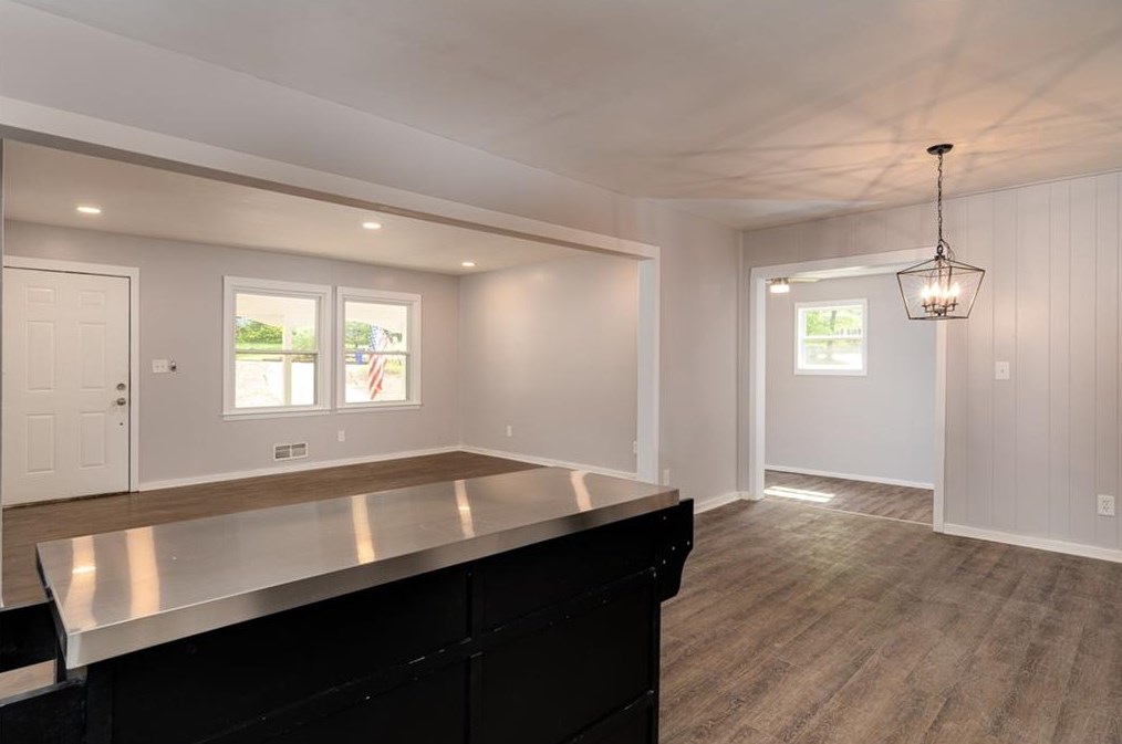 811 Cinderella Way, Decatur GA  30033-5834 exterior