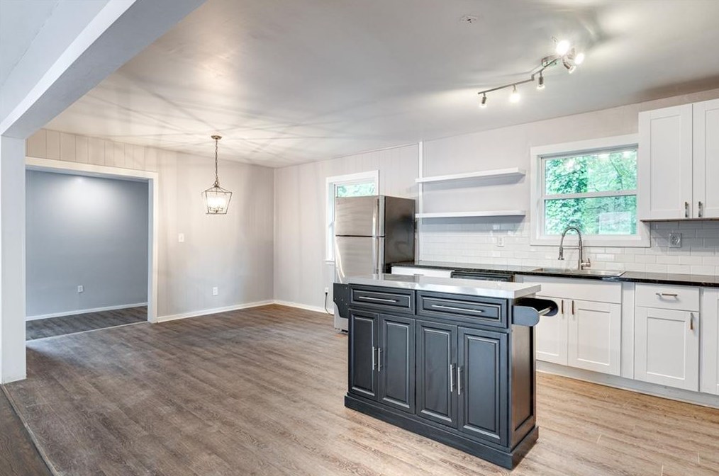 811 Cinderella Way, Decatur GA  30033-5834 exterior