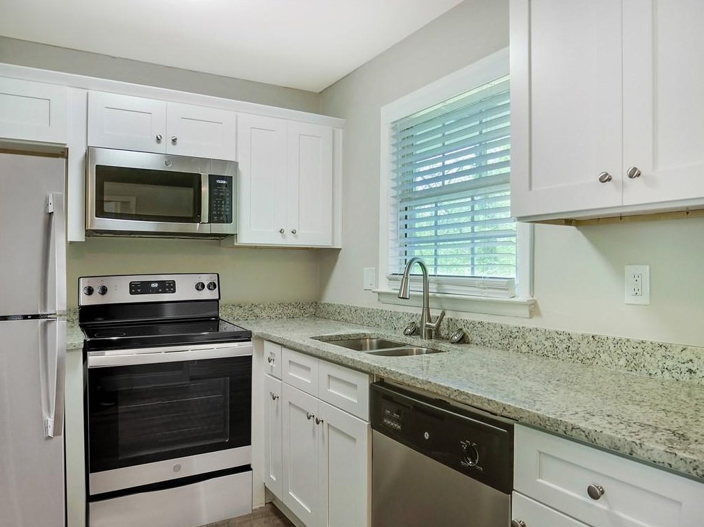 453 Utoy Cir, Atlanta GA  30331-4409 exterior