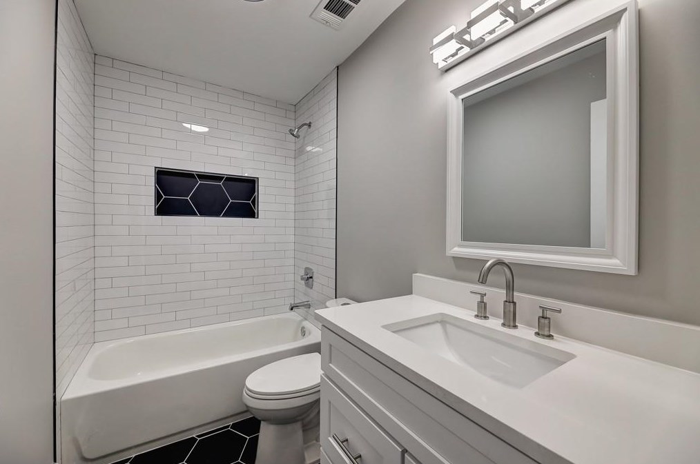 5625 Roberts Dr, Atlanta GA  30338-2733 exterior