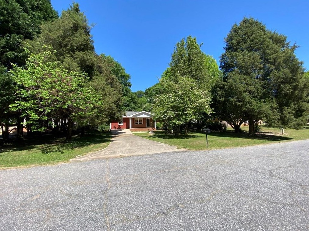 112 Plantation Rd, Winder, GA 30680-3868