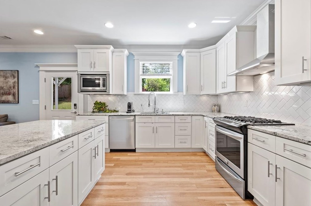 2505 Midway Rd, Decatur GA  30030-4565 exterior