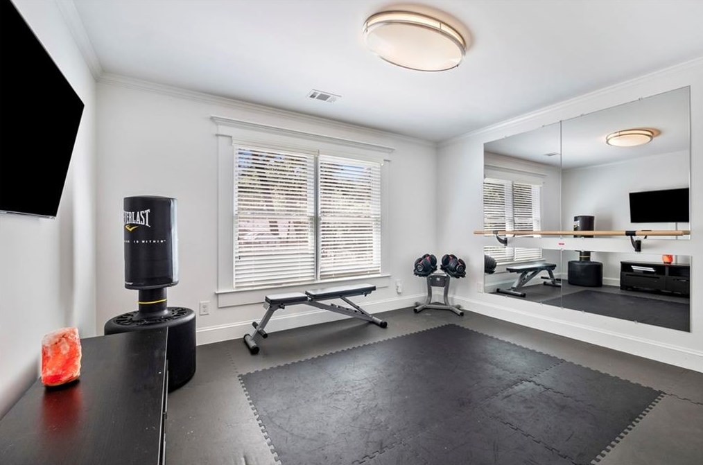 2505 Midway Rd, Decatur GA  30030-4565 exterior