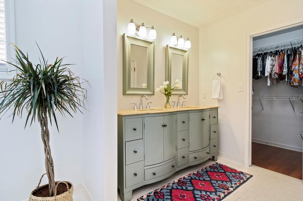 1098 Ashbury Dr, Decatur GA  30030-4165 exterior