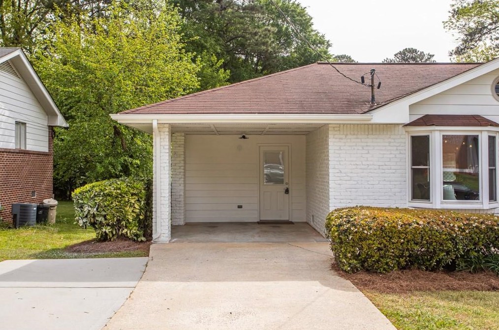 3093 Mount Olive Dr, Decatur GA  30033-3027 exterior