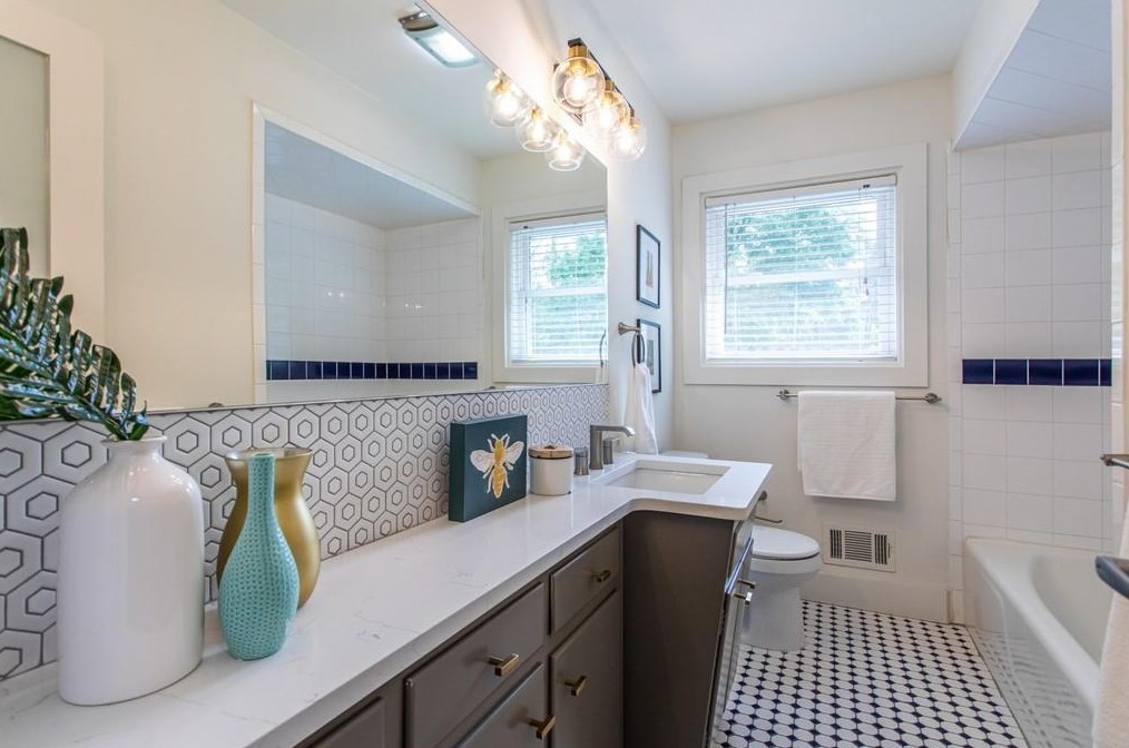 3093 Mount Olive Dr, Decatur GA  30033-3027 exterior