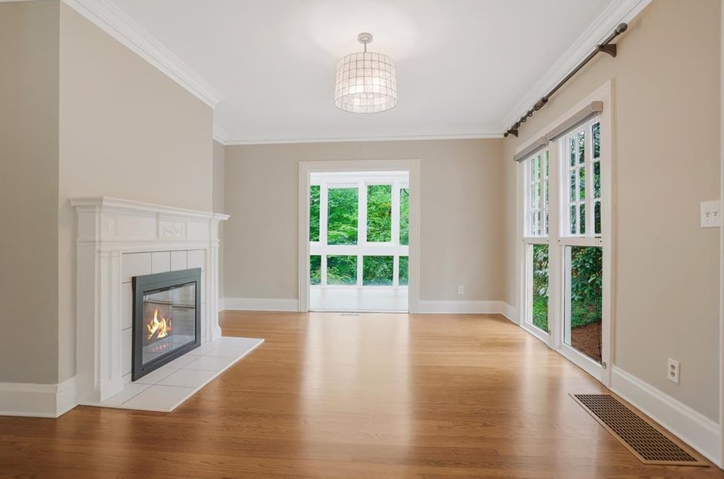 4323 Peachtree Dunwoody Rd, Atlanta, GA 30342-3528