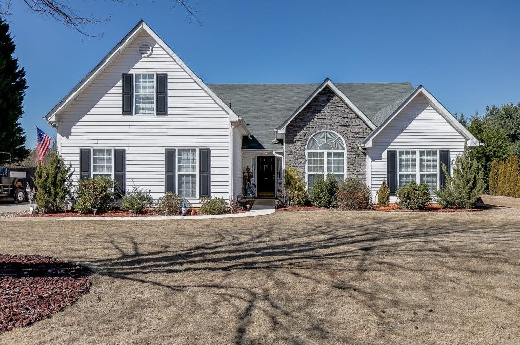 6037 Devonshire Dr, Flowery Branch, GA 30542-5441