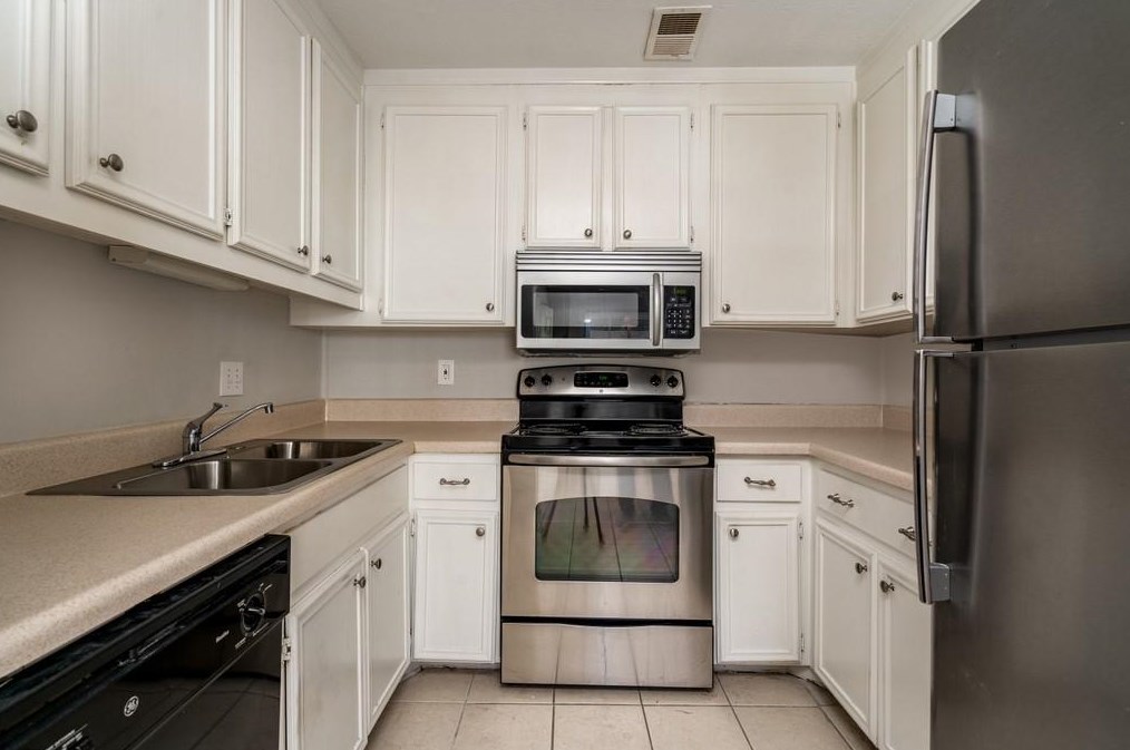 275 Winding River Dr, Atlanta, GA 30350-1956