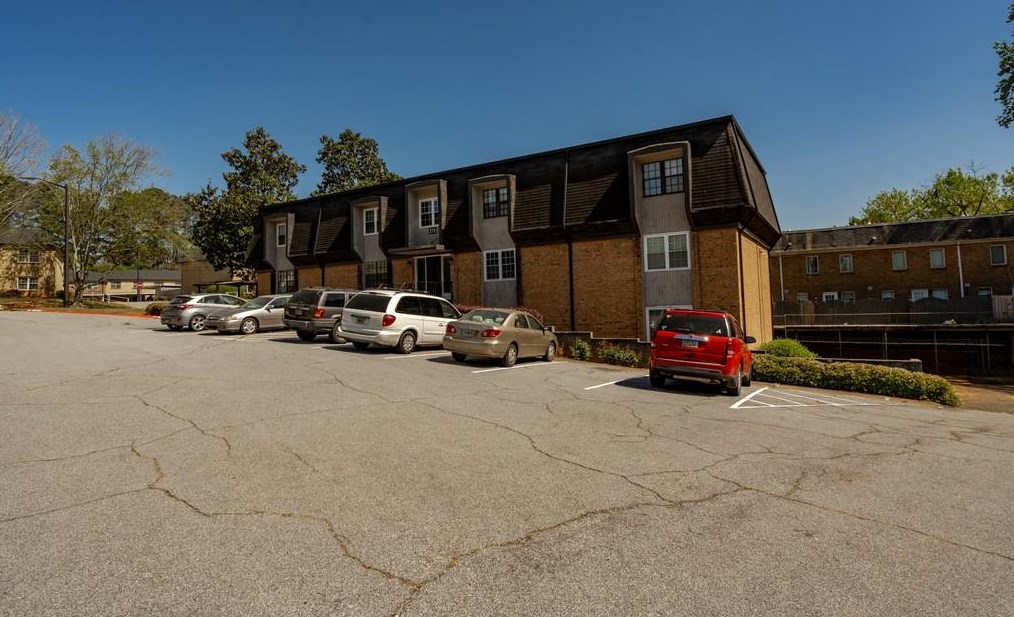 275 Winding River Dr, Atlanta GA  30350-1956 exterior
