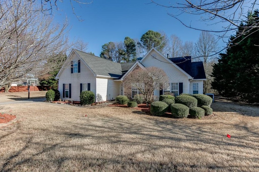 6040 Devonshire Dr, Flowery Branch, GA 30542-5447