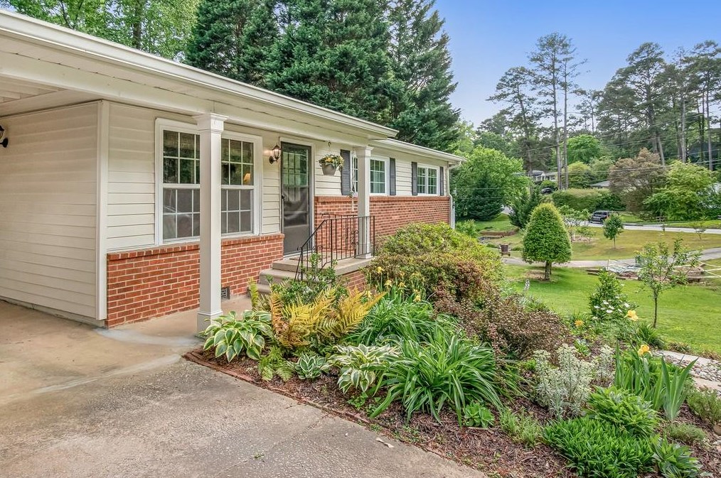 3143 Flamingo Dr, Decatur GA  30033-3905 exterior