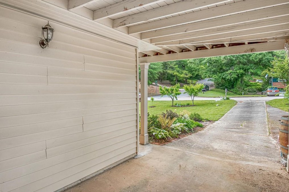 3143 Flamingo Dr, Decatur GA  30033-3905 exterior