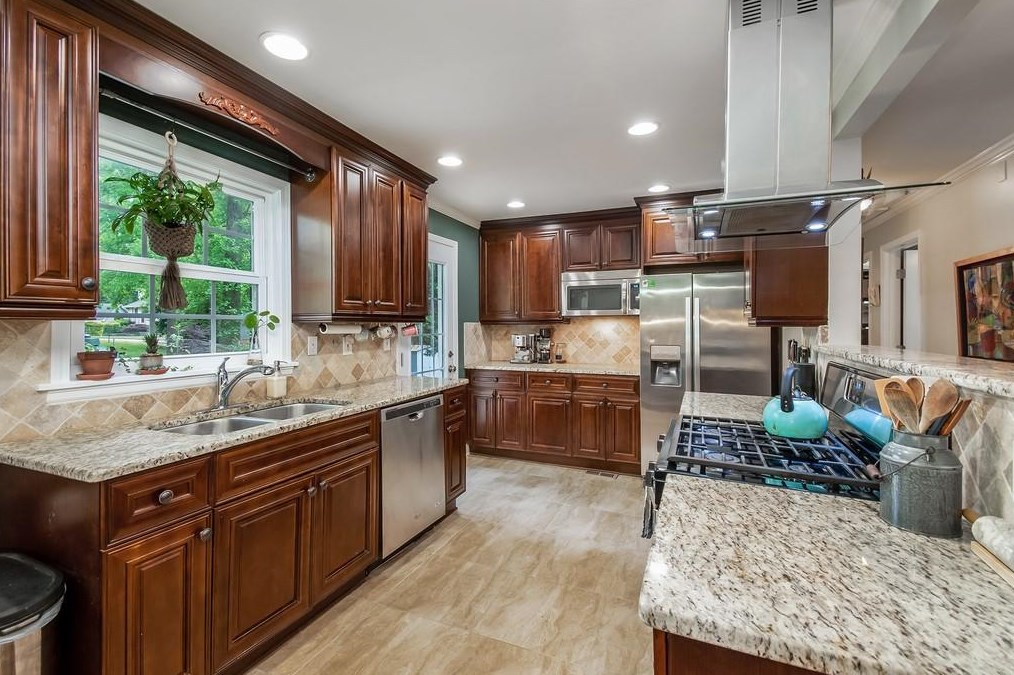 3143 Flamingo Dr, Decatur GA  30033-3905 exterior