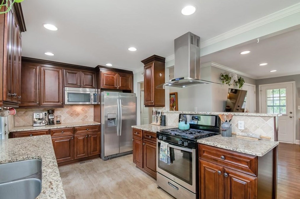 3143 Flamingo Dr, Decatur GA  30033-3905 exterior