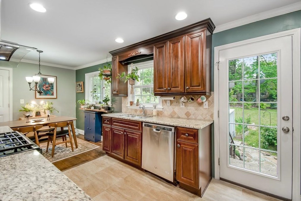 3143 Flamingo Dr, Decatur GA  30033-3905 exterior