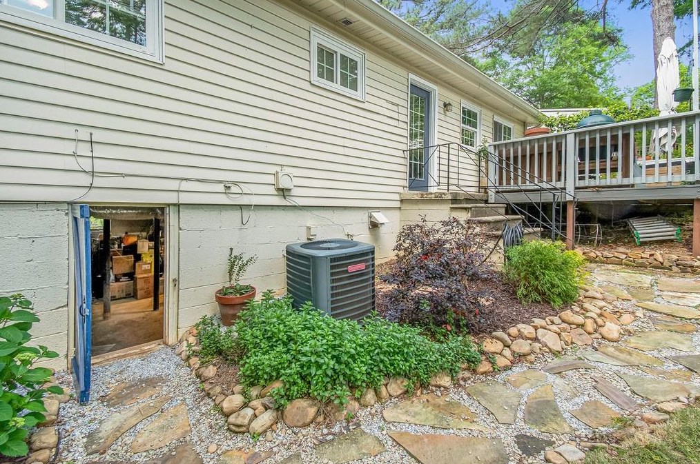 3143 Flamingo Dr, Decatur GA  30033-3905 exterior