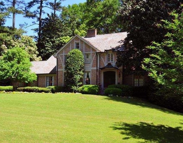 2827 Wyngate Dr, Atlanta GA  30305-2833 exterior