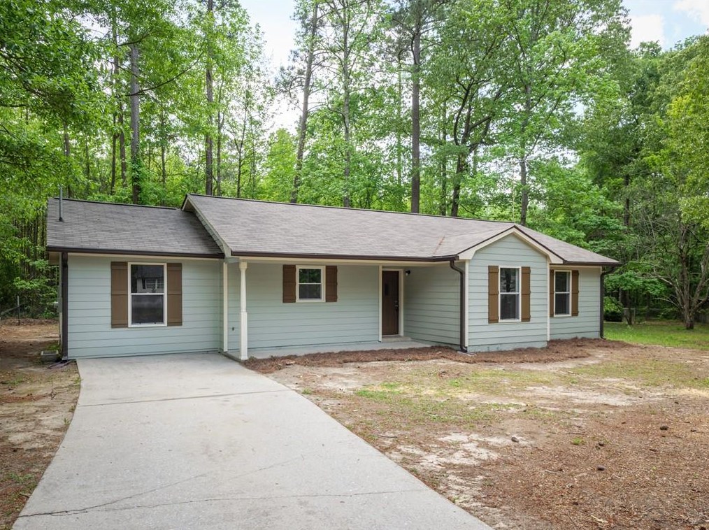 404 Fawnbrook Cir, Griffin, GA 30223-1036