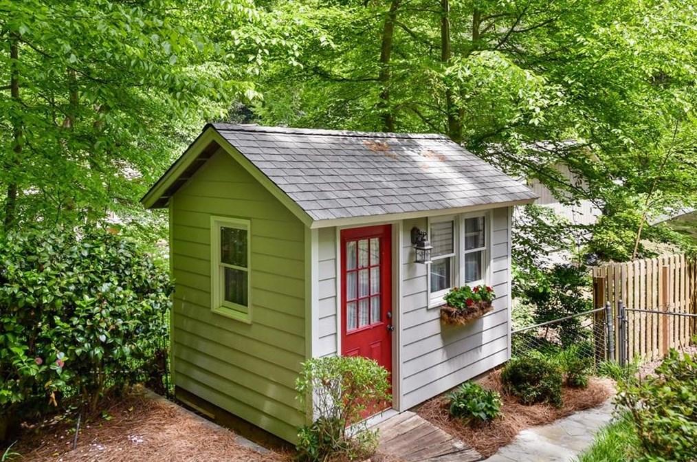 1270 Old Woodbine Rd, Atlanta GA  30319-1038 exterior