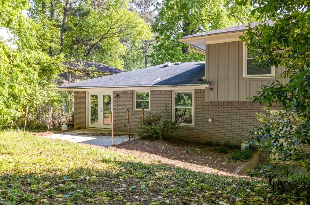 2139 Troutdale Dr, Decatur GA  30032-6045 exterior