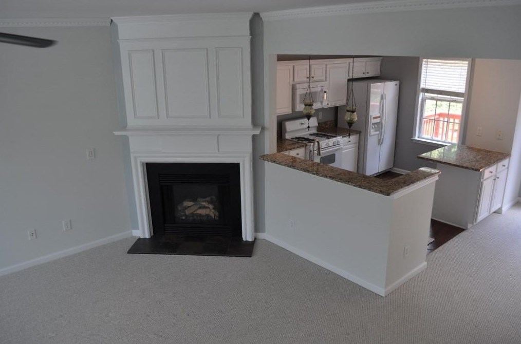 1028 Thornborough Dr, Alpharetta GA  30004-5722 exterior